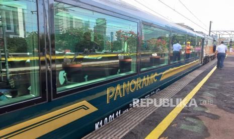 PT Kereta Api Indonesia (KAI) mengoperasikan satu gerbong Kereta Panoramic yang melayani rute lintas utara Jawa dengan tujuan Semarang-Jakarta dan sebaliknya.