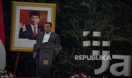 Gubernur DKI Jakarta Anies Baswedan memberikan sambutan dalam acara Anugerah Jurnalistik Mohamad Hoesni Thamrin 2022 di Balai Agung, Gedung Balaikota, Jakarta, Kamis (15/9/2022). Kepada media Reuters hari ini, Anies menyatakan siap mencalonkan diri sebagai presiden jika ada partai yang mencalonkannya.