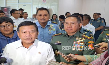 Wakil Menteri Pertahanan (Wamenhan) M Herindra bersama Panglima TNI Jenderal Agus Subiyanto di Gedung Nusantara II, Kompleks Parlemen, Senayan, Jakarta Pusat, Kamis (6/6/2024). 