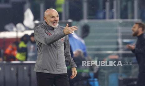 Pelatih AC Milan Stefano Pioli. 