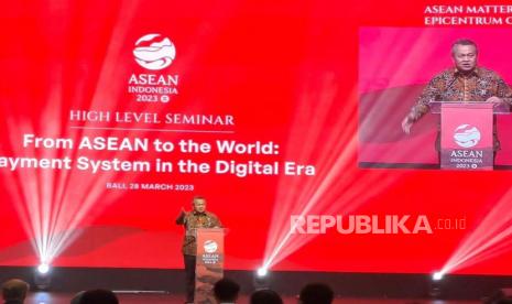 Gubernur Bank Indonesia Perry Warjiyo memberikan keynote speech dalam High Level Seminar From ASEAN to the World: Payment System in The Digital Era di Bali, Selasa (28/3/2023).