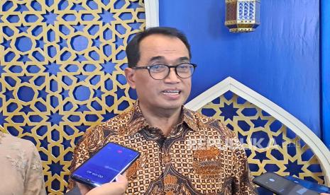 Menteri Perhubungan Budi Karya Sumadi (kiri).