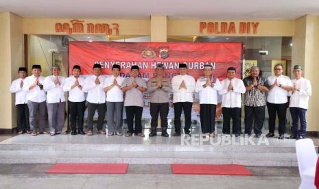 Polda DIY menyaksikan kegiatan Qurban Presisi Polri secara virtual di Mapolda DIY, Kamis (29/6/2023).