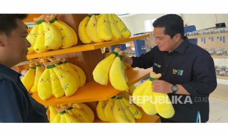 Menteri BUMN Erick Thohir meninjau Krakatau Park di kawasan Bakauheni Harbour City (BHC), Lampung pada Sabtu (18/3/2023).