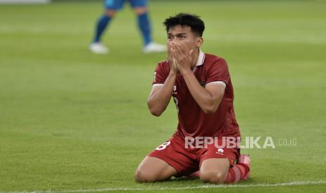 Ekspresi pemain timnas Indonesia Witan Sulaeman setelah gagal mencetak gol ke gawang Thailand dalam laga Piala AFF 2022 di Stadion Gelora Bung Karno, Jakarta, Kamis (29/12/2022). Pada pertandingan itu Indonesia ditahan imbang Thailand dengan skor 1-1.