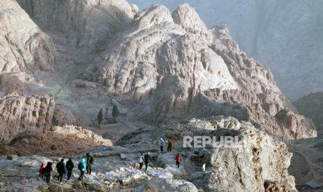 Gunung Sinai, salah satu gunung yang disebut dalam Alquran.