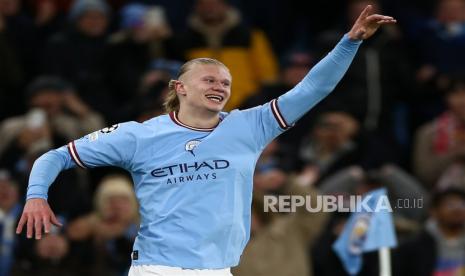 Striker Manchester City, Erling Haaland, berselebrasi usai mencetak gol ke gawang Fulham dalam lanjutan Liga Primer Inggris.