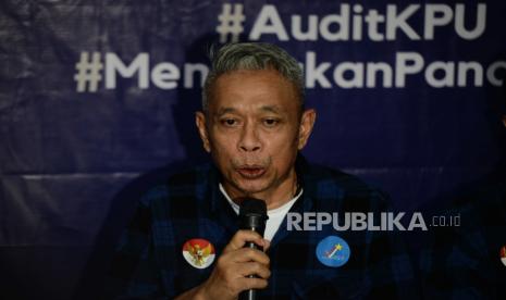 Ketua Umum Partai Rakyat Adil Makmur (PRIMA) Agus Jabo Priyono menyampaikan konferensi pers di Jakarta, Jumat (3/3/2023). Prima mengeklaim materi gugatan partainya yang dilayangkan ke Pengadilan Negeri Jakarta Pusat bukan merupakan sengketa pemilu melainkan menggugat KPU atas perkara perbuatan melawan hukum yang menghambat hak politik partainya serta meminta tahapan Pemilu 2024 diulang.