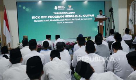 Baznas RI menggelar Tarhib Ramadhan 1444 H dengan meluncurkan Program Menulis Alquran di kantor Baznas RI, Jakarta, Jumat (10/3/2023). Baznas akan Gelar Pesantren Kilat Ramadhan di Kapal