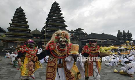 Ketua Harian Gugus Tugas Percepatan Penanganan Covid-19 Provinsi Bali Dewa Made Indra mengatakan hingga Sabtu (25/7) jumlah pasien positif Covid-19 yang telah sembuh sebanyak 2.408 orang. 