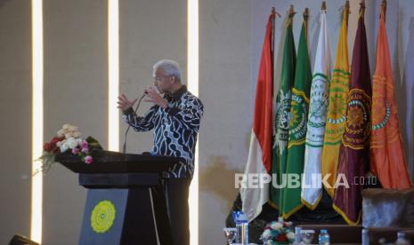 Calon Presiden Ganjar Pranowo. Capres Ganjar Pranowo sebut penetapan tersangka Firli Bahuri menjadi peringatan.