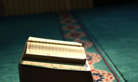 Tafsir Alquran: Terjemahan Alquran Surat Al-Baqarah 285-286, Hadis, dan Syair Imam Syafi'i