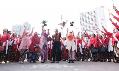 Wah Keren! Depok Berkebaya dan Wanita Bersanggul, Tampilkan Keindahan Nusantara