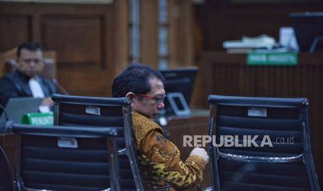 Terdakwa kasus dugaan suap dan gratifikasi pengurusan perkara di Mahkamah Agung (MA) Hasbi Hasan usai menjalani sidang pembacaan putusan di Pengadilan Tipikor, Jakarta, Rabu (3/4/2024). Mantan Sekretaris Mahkamah Agung (MA) tersebut divonis hukuman enam tahun, Hukuman ini jauh lebih ringan dari tuntutan jaksa KPK.