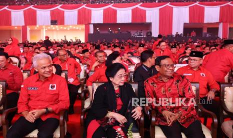 Ganjar Pranowo dan Mahfud MD hadiri rapat kerja nasional (Rakernas) V PDIP, di Beach City International Stadium, Jakarta, Jumat (24/6/2024). 