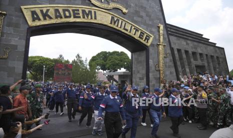 Sejumlah anggota Kabinet Merah Putih meninggalkan Akademi Militer usai mengikuti kegiatan pembekalan, rapat kerja, dan retreat, di Akmil Magelang, Jawa Tengah, Ahad (27/10/2024).