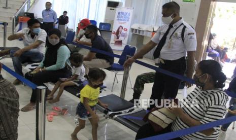 Kejaksaan Agung diminta berhati-hati dalam menangani kasus perbankan. Sebab posisi perbankan sangat unik karena bisa berdampak sistemik terhadap perekonomian nasional.