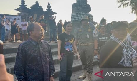 gubernur-koster-janji-kaji-ulang-ump-bali-2027-demi-dekati-kebutuhan-hidup-layak