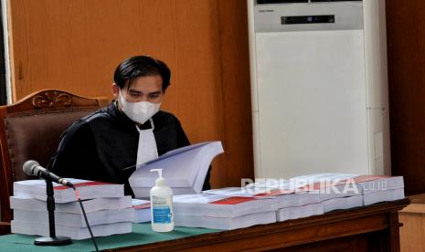 Jaksa Penuntut Umum (JPU) membawa berkas tuntutan saat sidang tuntutan terkait dugaan unlawful killing atau pembunuhan diluar proses hukum kepada laskar FPI. Perkara ini saat ini berlanjut ke tingkat kasasi di Mahkamah Agung. (ilustrasi)