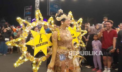 Pangandaran Night Carnival di Alun-Alun Paamprokan, Kabupaten Pangandaran, Jawa Barat, Sabtu (11/11/2023) malam. 