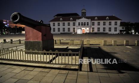 Kota Tua Ingin Kemas Paket Wisata Hingga ke Pulau Seribu. Suasana area Museum Fatahillah yang sepi di kawasan wisata Kota Tua, Jakarta, Kamis (13/5/2021).