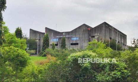 Kejaksaan Selidiki Dugaan Korupsi Dana Kemahasiawaan Unand. Foto: Gedung Rektorat Universitas Andalas, Padang.