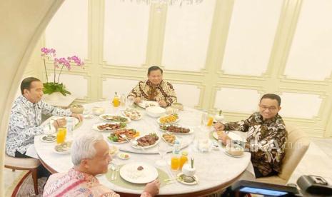 Presiden Joko Widodo (Jokowi) mengundang makan siang tiga bakal calon presiden (bacapres) Anies Baswedan, Ganjar Pranowo dan juga Prabowo Subianto di Istana Merdeka, Jakarta, Senin (30/10/2023). 