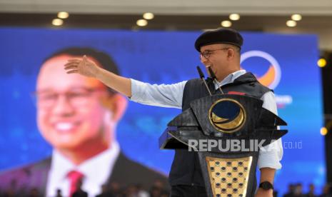 Bakal Calon Presiden Koalisi Perubahan untuk Persatuan (KPP) Anies Baswedan menyampaikan pidato politiknya dihadapan kader Partai Nasdem saat acara Apel Siaga Perubahan Partai Nasdem di Stadion Utama Gelora Bung Karno (SUGBK), Senayan, Jakarta, Ahad (16/7/2023). Apel siaga tersebut dilakukan dalam rangka konsolidasi kader sekaligus menguatkan Koalisi Perubahan untuk Persatuan (KPP) dalam menghadapi Pilpres 2024 mendatang. Acara tersebut dihadiri oleh Ketua Umum Partai Nasdem Surya Paloh dan petinggi Koalisi Perubahan untuk Persatuan (KPP) yakni Ketua Umum Partai Demokrat Agus Harimurti Yudhoyono dan Presiden PKS Ahmad Syaikhu bersama jajarannya.