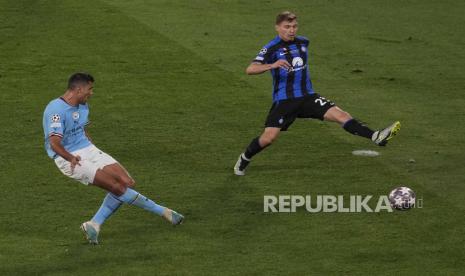 Gelandang Manchester City, Rodri (kiri), saat mencetak gol kemenangan timnya di final Liga Champions vs Inter Milan, Ahad (11/6/2023).