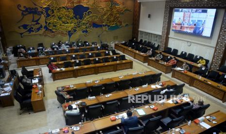 Suasana Rapat Dengar Pendapat Umum Badan Legislasi (Baleg) DPR dengan perwakilan PBNU, PP Muhammadiyah dan MUI di ruang Baleg, Kompleks Parlemen, Jakarta, Kamis (27/5). Rapat tersebut membahas terkait penyusunan RUU tentang Larangan Minuman Beralkohol.Prayogi/Republika. 