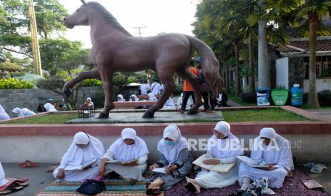 Anggota DPD RI Ngabuburit di Temanggung Bagikan Produk UMKM (ilustrasi).