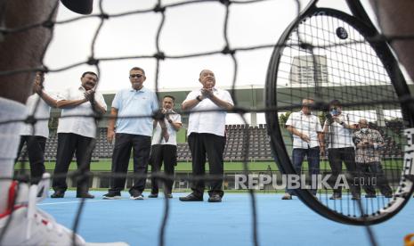 Ketua Umum PP Pelti Rildo Ananda Anwar (ketiga kiri) meninjau Pemusatan Latihan Nasional (Pelatnas) di Stadion Tenis GBK, Senayan, Jakarta, beberapa waktu lalu.