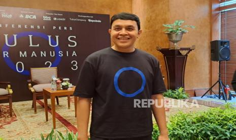 Penyanyi Tulus menggelar konferensi pers persiapan tur musik ke 11 kota di The Dharmawangsa, Jakarta, Jumat (27/1/2023).Republika/Shelbi Asrianti