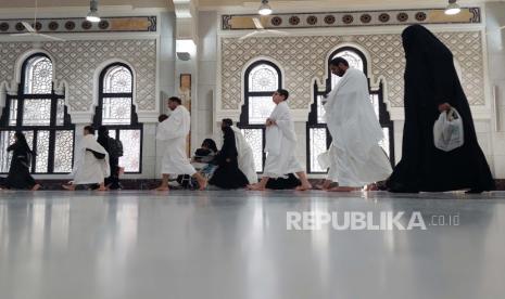 Umat muslim melakukan Sai di Masjidill Haram, Makkah, (22/2/2023). Pemesanan untuk Umroh di Bulan Syawal Telah Dibuka