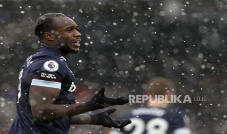 Michail Antonio dari West Ham.