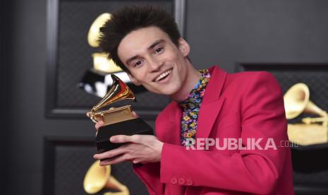 Penyanyi Jacob Collier akan berkolaborasi dengan Aespa dan Chris Martin, vokalis Coldplay. 