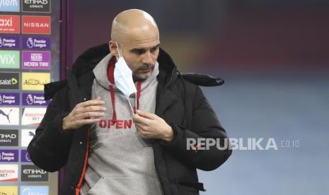  Manajer Manchester City Pep Guardiola tiba di stadion untuk pertandingan sepak bola Liga Premier Inggris antara Manchester City dan Wolverhampton Wanderers di Manchester, Inggris, 2 Maret 2021.