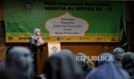 Ketua Umum PB Wanita Al-Irsyad Fahima Abdul Kadir Askar menyampaikan sambutan saat kegiatan Musyawarah Nasional ke-13 Wanita Al-Irsyad di Jakarta, Jumat (26/11). Musyawarah Nasional ke-13 Wanita Al-Irsyad tersebut mengangkat tema Membangun Sinergi Kuat, Kualitas dan Performa Terbaik Menuju Profesionalitas, kegiatan tersebut berlangsung mulai hari ini (26/11) hingga Ahad  (28/11). Republika/Thoudy Badai