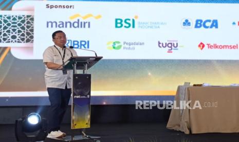 Sekjen Masyarakat Ekonomi Syariah (MES) Iggi H Achsien memberikan sambutan dalam acara Sharia Economic Leaders Forum (SELF) di Plaza Mandiri, Jakarta, Sabtu (30/9/2023). 