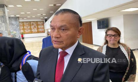 Wakil Ketua DPR yang juga Sekretaris Jenderal Partai Golkar, Lodewijk F Paulus di Gedung Nusantara III, Kompleks Parlemen, Jakarta, Kamis (4/4/2024). 