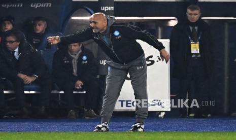 Pelatih Napoli Luciano Spalletti. Spaletti akan memimpin pasukannya melawan Eintracht Franfurkt beberapa saat lagi. 