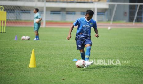 Gelandang Persib Beckham Putra.