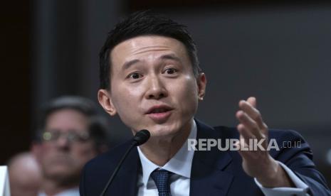 CEO TikTok Shou Zi Chew bersaksi di Capitol Hill di Washington, (31/1/2024).