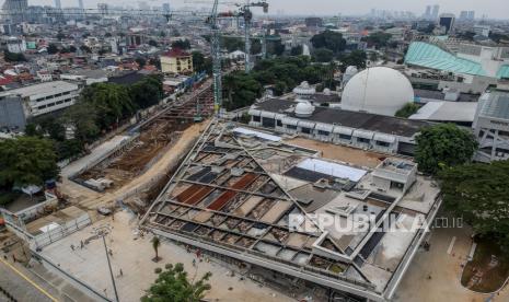 Suasana proyek revitalisasi Taman Ismail Marzuki (TIM) di Cikini, Jakarta Pusat, Rabu (4/11).