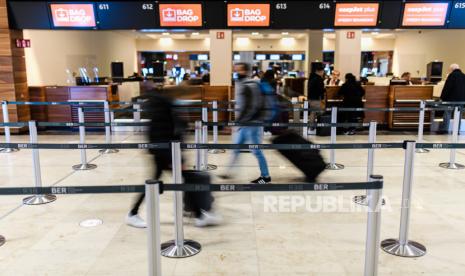  Aktivitas di Bandara BER Berlin Brandenburg di Schoenefeld, Jerman, 01 November 2020. Kasus Covid-19 baru di Eropa telah berlipat ganda dalam lima minggu, mendorong kawasan itu pada Ahad (1/11). Eripa telah mencapai sejarah suram yang mencatat total 10 juta infeksi.