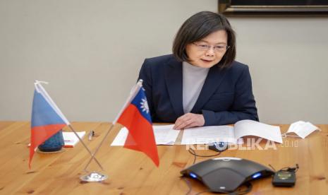 Presiden Taiwan Tsai Ing-wen. Menteri Luar Negeri Amerika Serikat (AS) Antony Blinken mengatakan tidak ada yang baru dengan transit Presiden Taiwan Tsai Ing-wen di AS. Ia mengatakan kedatangan Tsai bersifat 