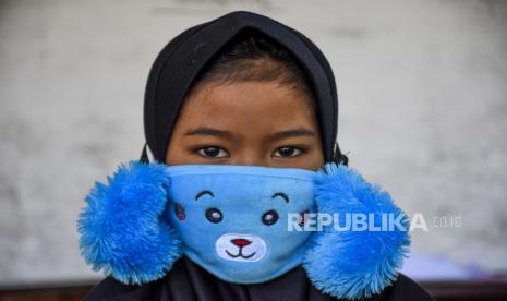 Masyarakat Indonesia dinilai lebih banyak yang patuh pada protokol kesehatan ketimbang yang melanggar. Komnas HAM mendorong pemerintah mengambil langkah lebih tegas agar Covid-19 bisa segera menurun kurvanya.