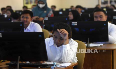 Peserta mengikuti Seleksi Kompetensi Dasar (SKD) CPNS formasi Kejaksaan di Kantor Pusat Badan Kepegawaian Negara (BKN), Jakarta, Kamis (9/11/2023).