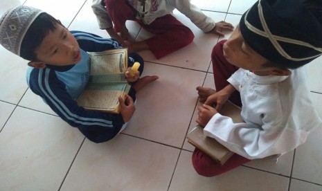 Program 1.000 penghafal Quran dari kaki gunung salak Bogor, Jawa Barat bertujuan melahirkan generasi hafal Quran yang ahli bidang. Yayasan Sahabat quran fokus mendidik anak-anak untuk menjadi hafiz quran (Ilustrasi)