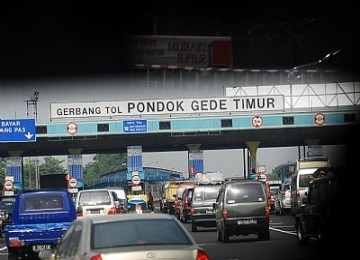 Antrian di gerbang tol